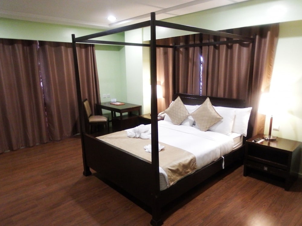 Tanza Oasis Hotel And Resort 13/50