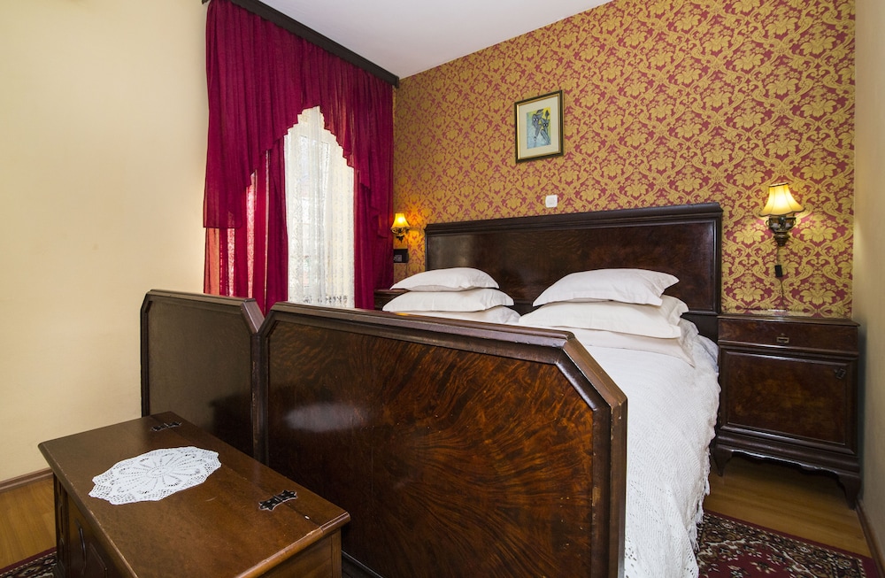 Hotel Pasike 9/77