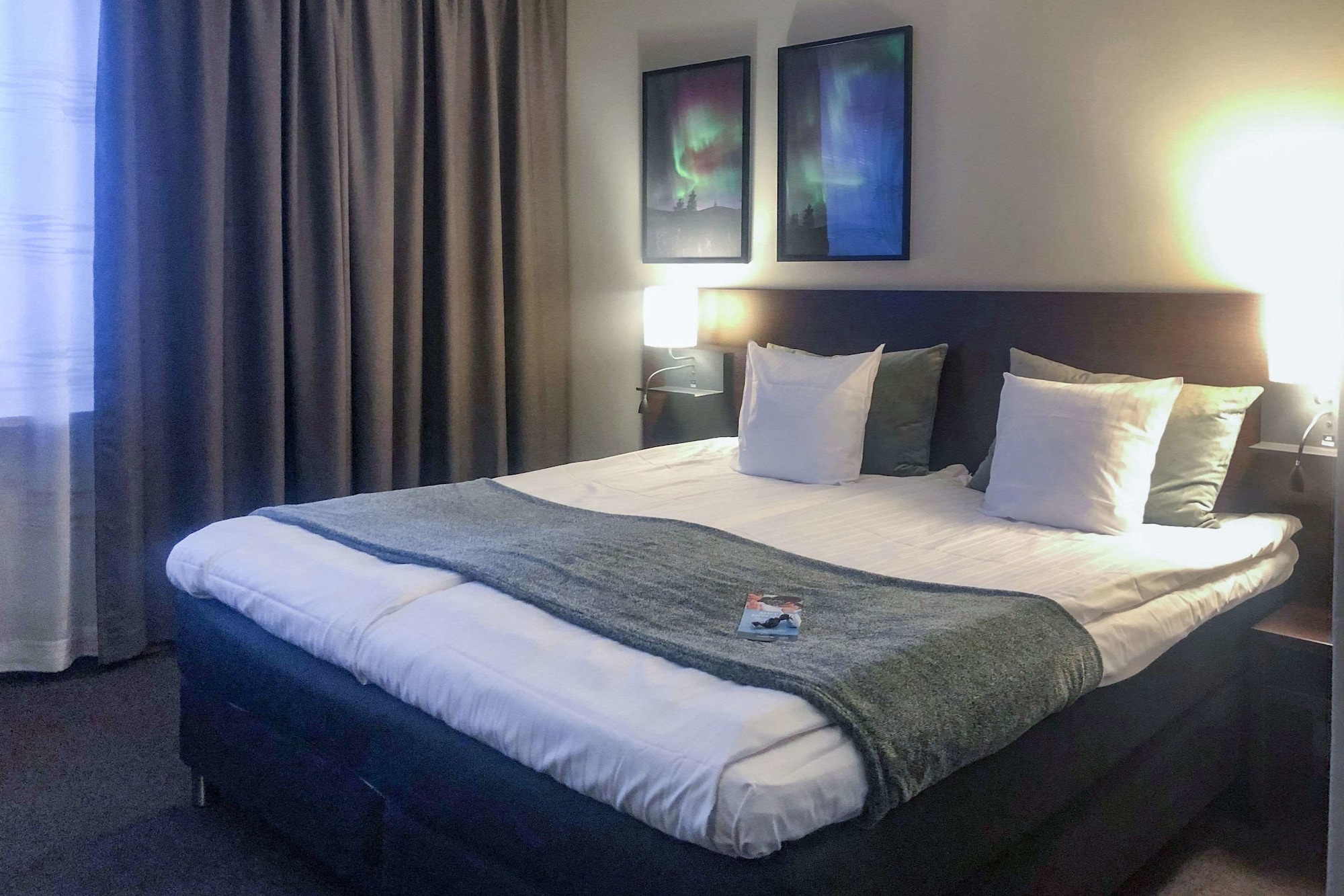 Basic, Twin Beds