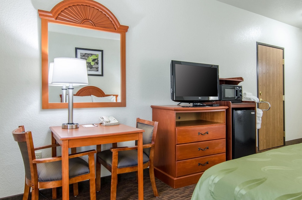 Quality Inn Junction City near Fort Riley 34/41