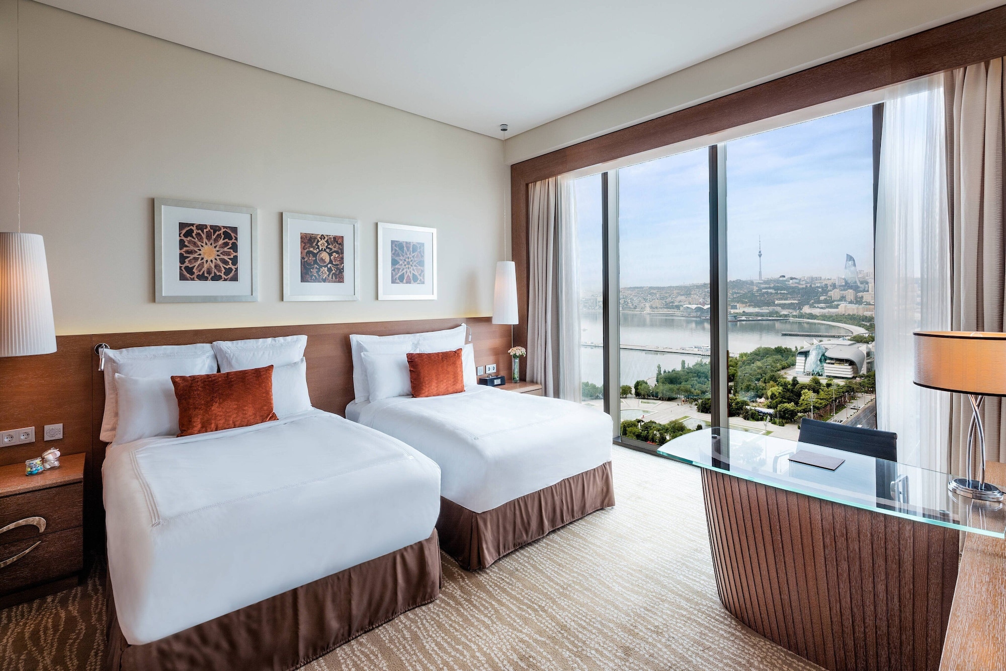 DELUXE, 2 DOUBLE BEDS, CITY VIEW