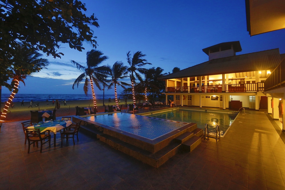Catamaran Beach Hotel 28/30
