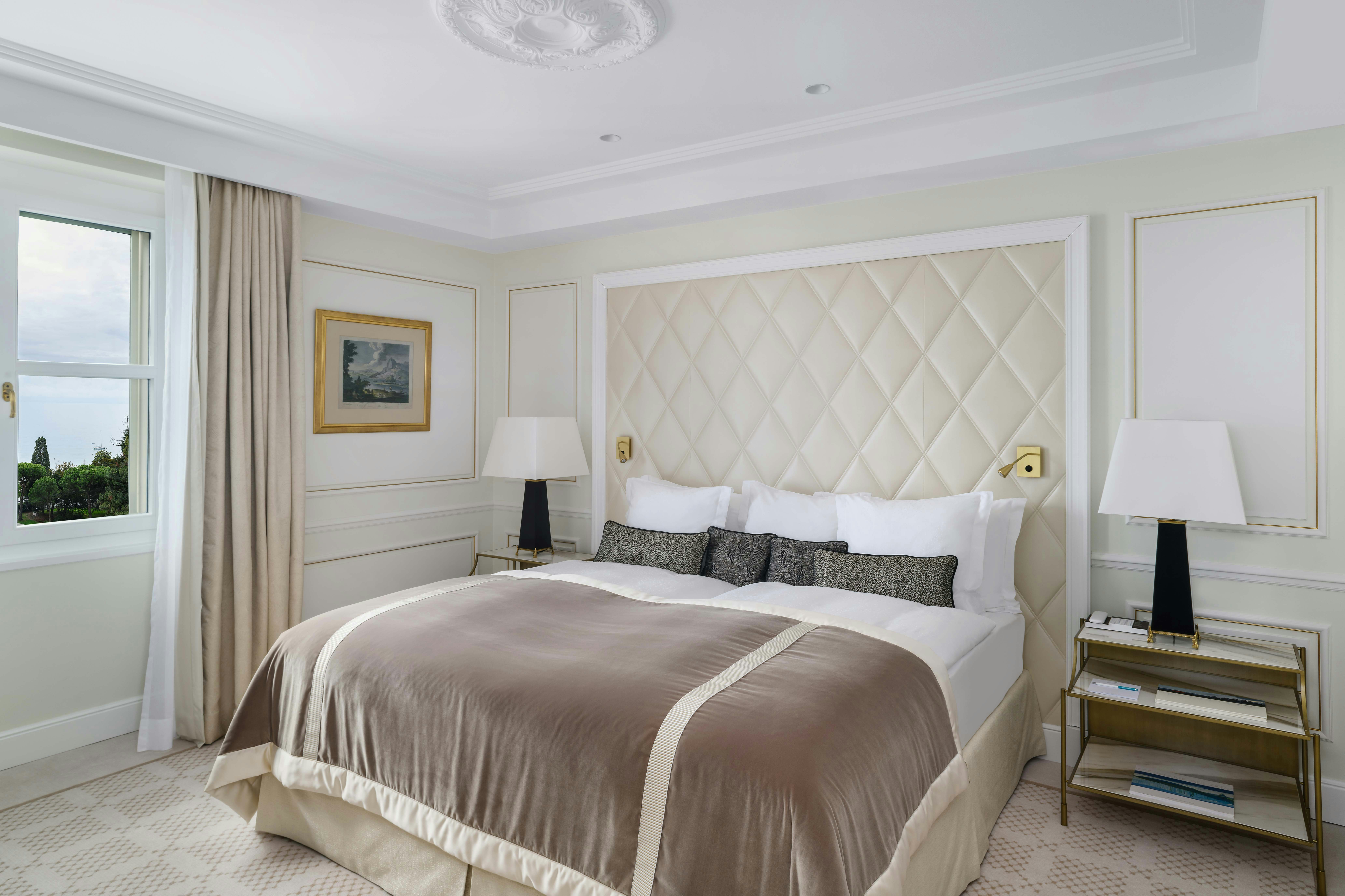 Riviera, Deluxe, Lake View