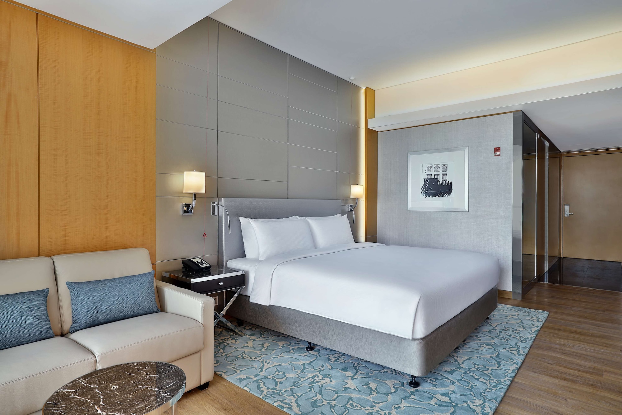 EXECUTIVE, KING BED, BALCONY
