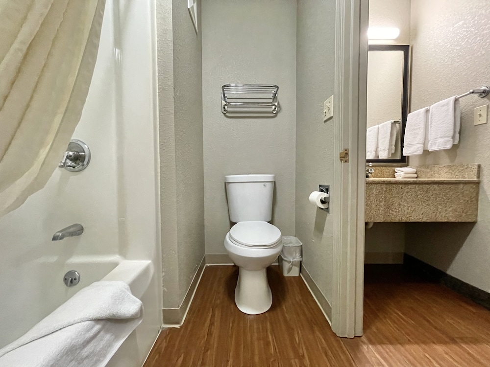FairBridge Inn & Suites Fort Wayne 51/52