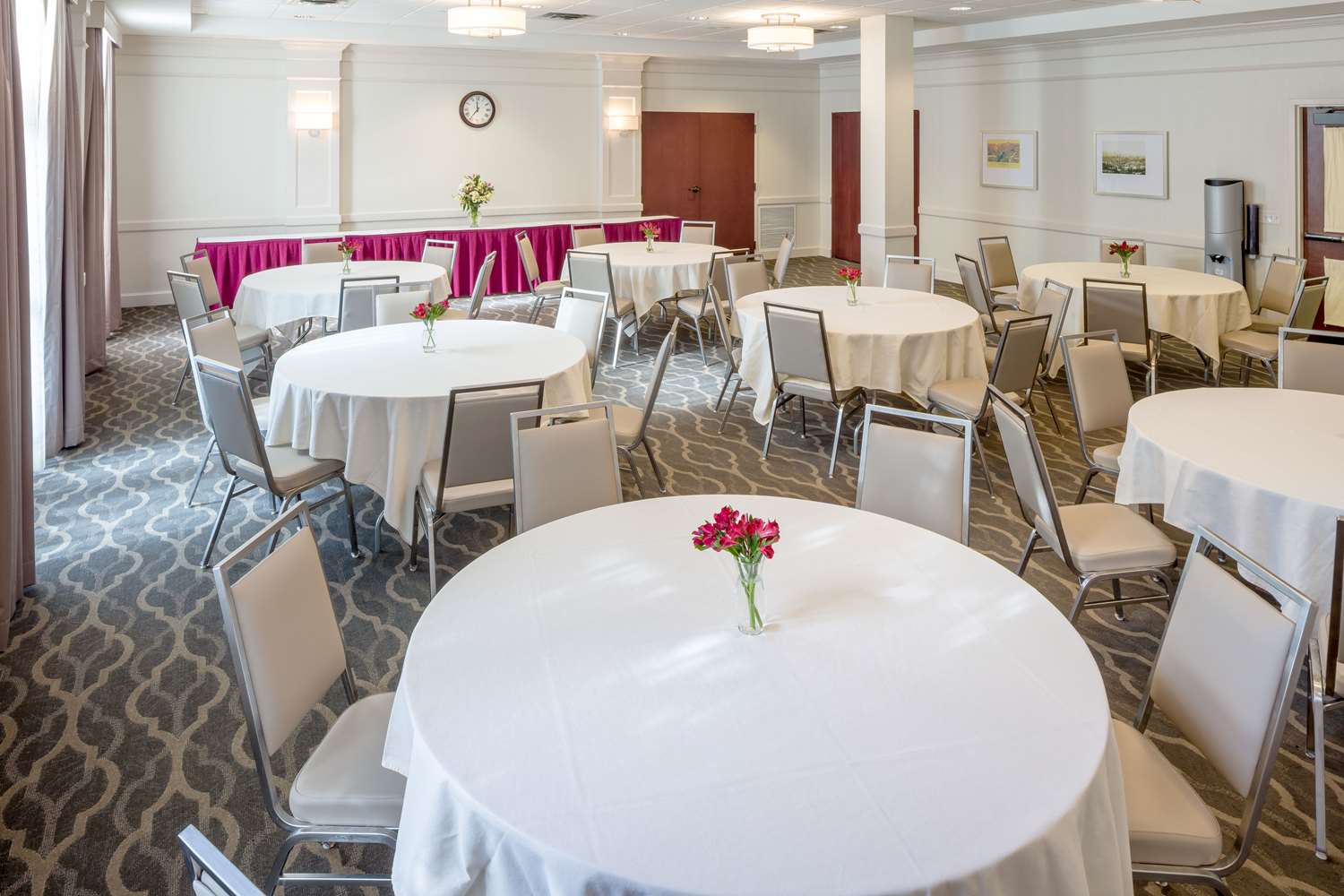 Comfort Inn and Suites Near Burke Mountain Saint Johnsbury, VT 19/32