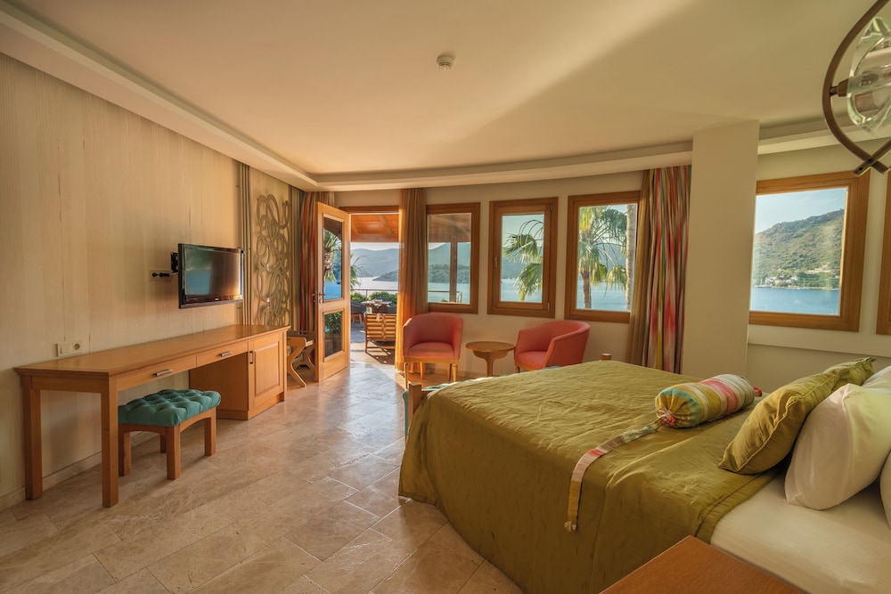 LUXURY, SUITE, QUEEN BED
