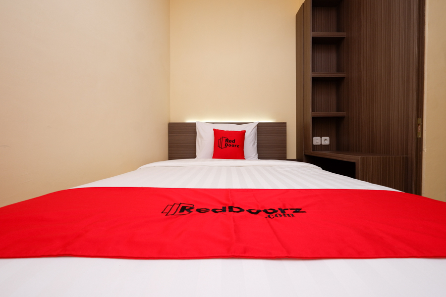 Reddoorz Plus Near Paragon Mall Semarang 14/33