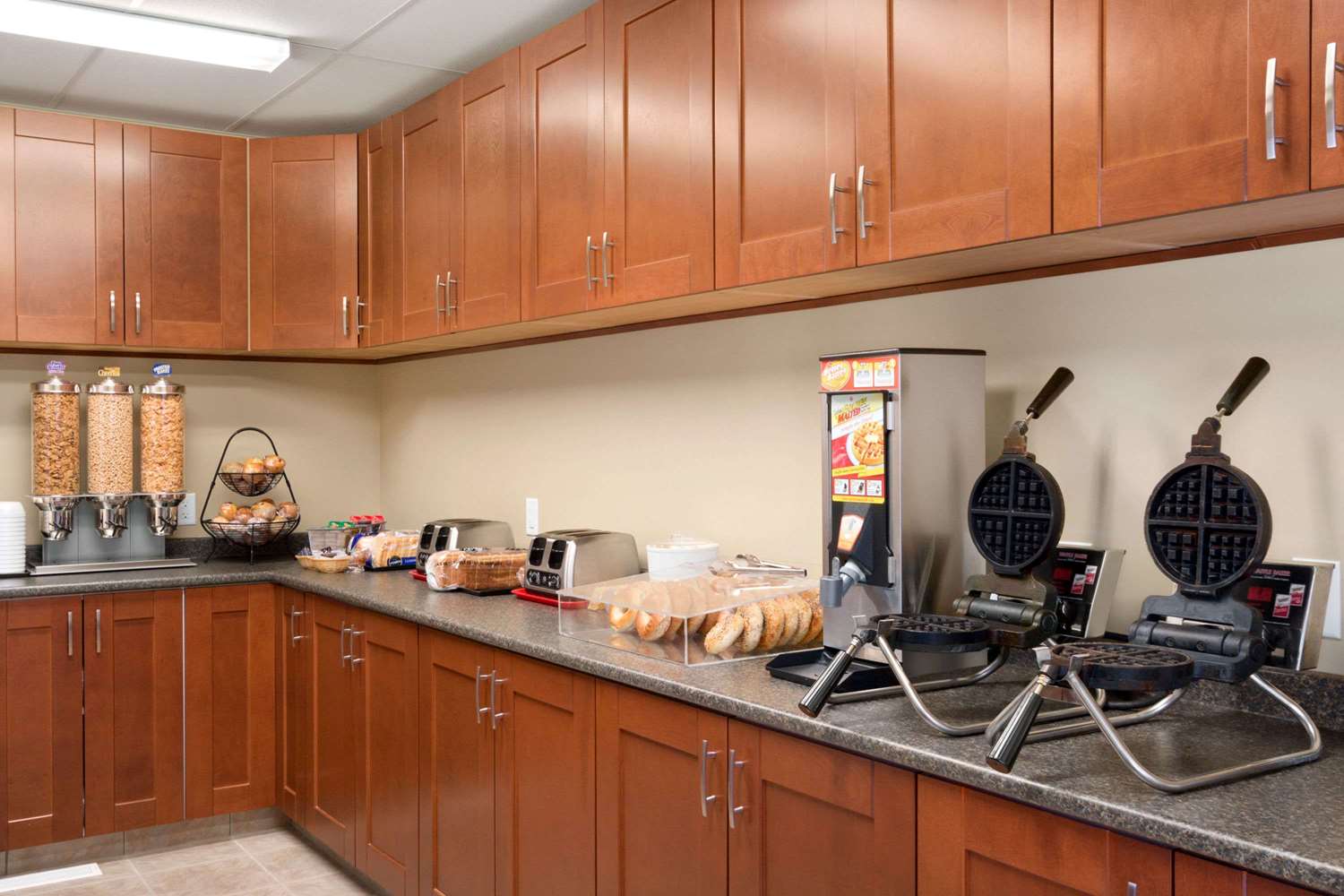 Super 8 by Wyndham Regina 33/33