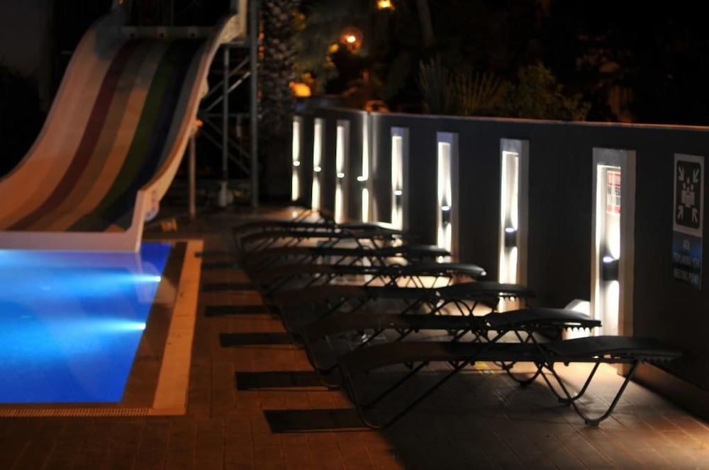 Isla Suite Hotel 38/46