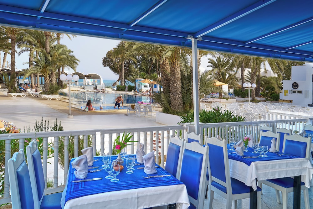 Hari Club Beach Resort 90/103