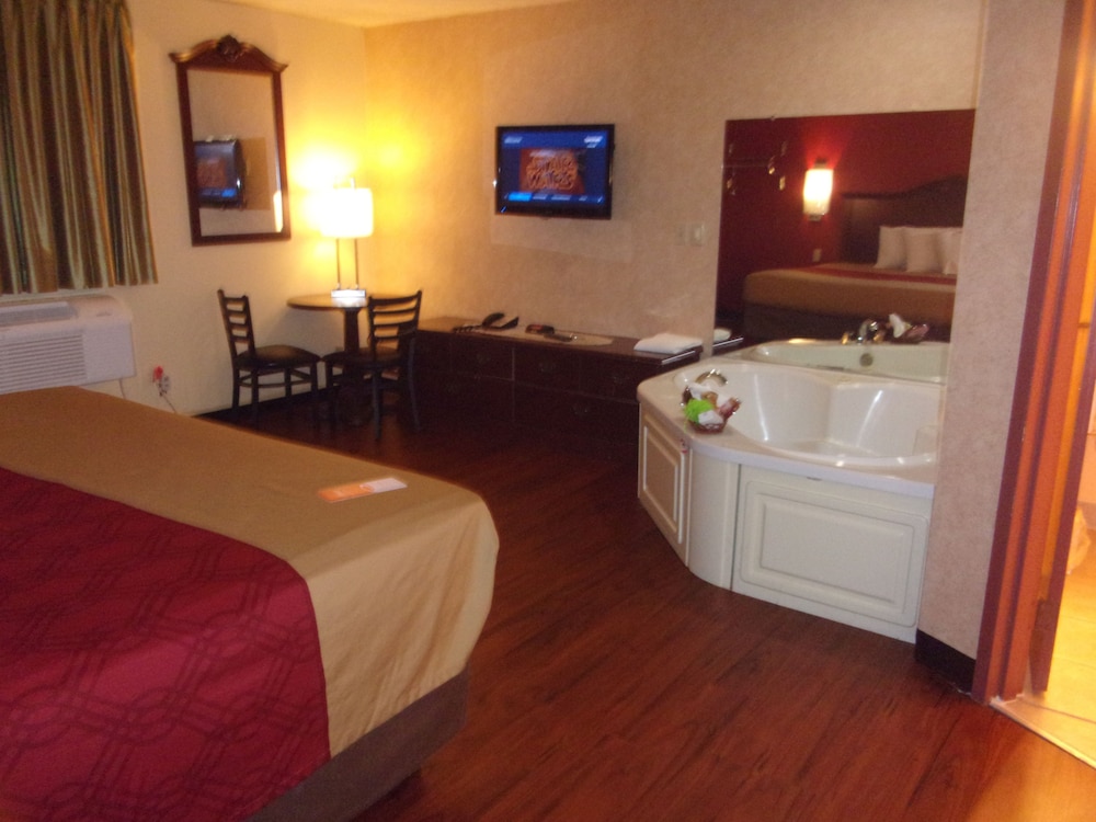 Econo Lodge Kent - Akron West 37/37