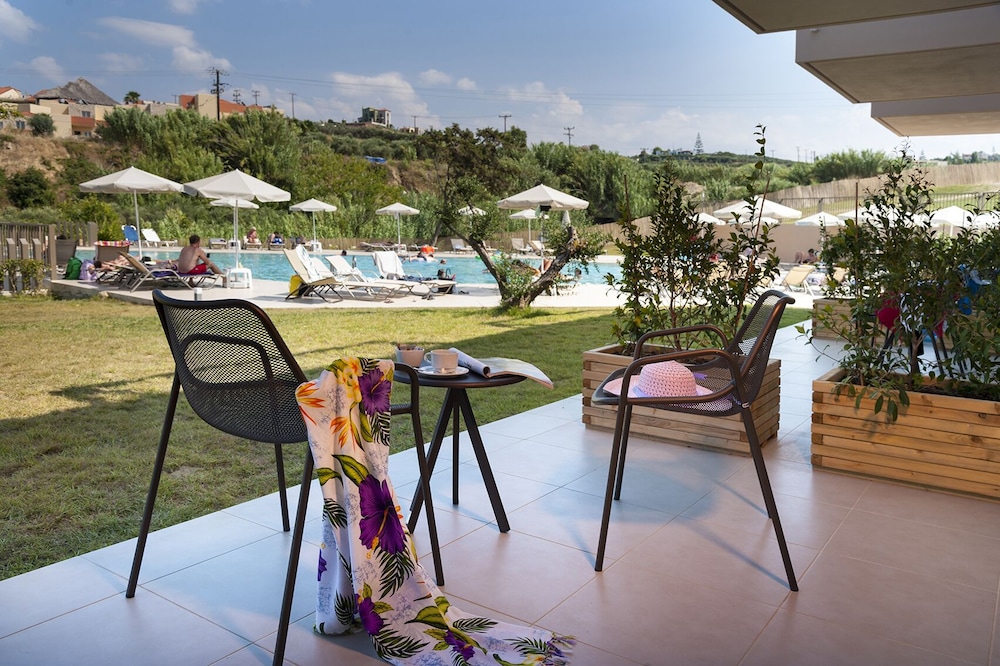 Giannoulis - Santa Marina Beach Hotel 45/77