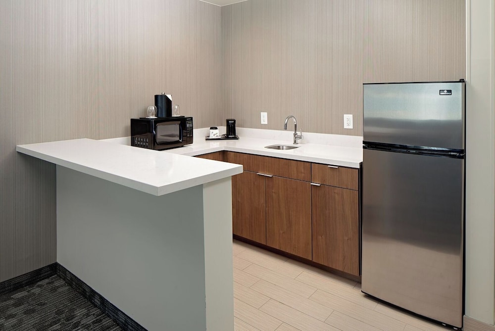 COURTYARD by MARRIOTT DALLAS CARROLLTON 39/49
