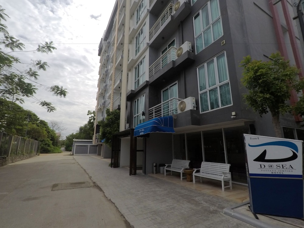 Sunday Beachfront View Jomtien Pattaya 64/70