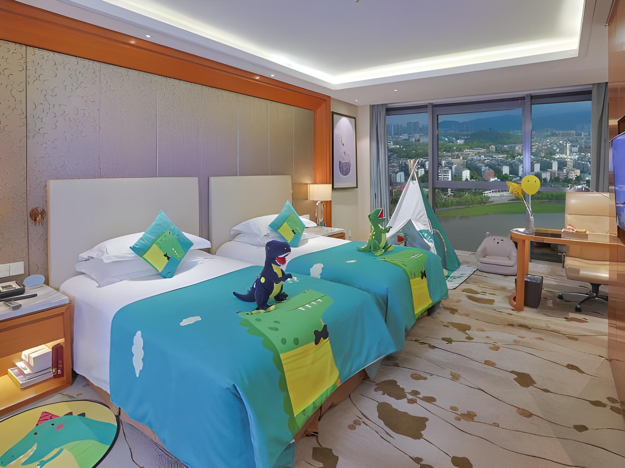 2 Double Beds