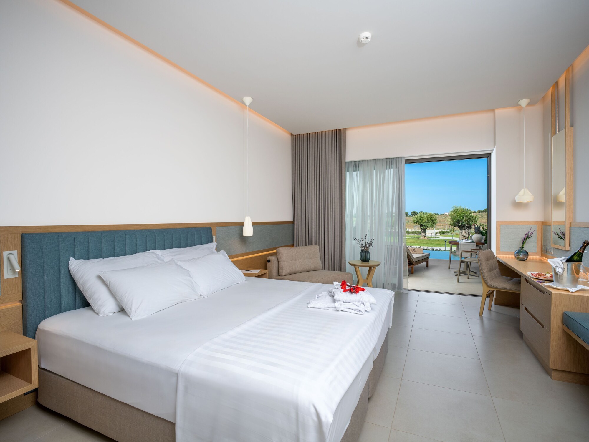 Deluxe, Queen Bed, Lateral Side Sea View, Sofa, Private Pool