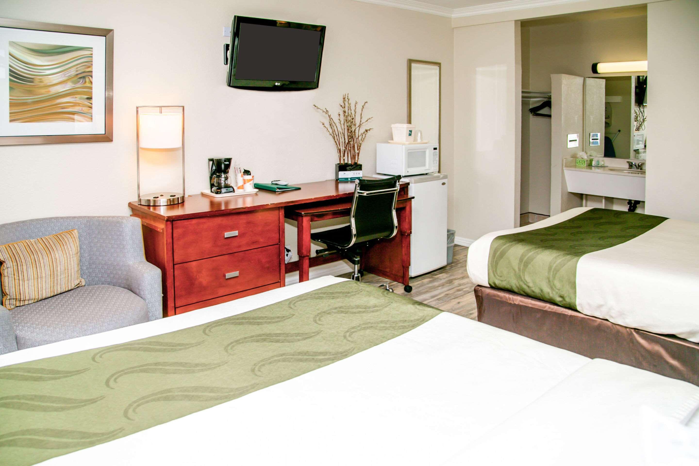 Quality Inn & Suites Thousand Oaks 28/38