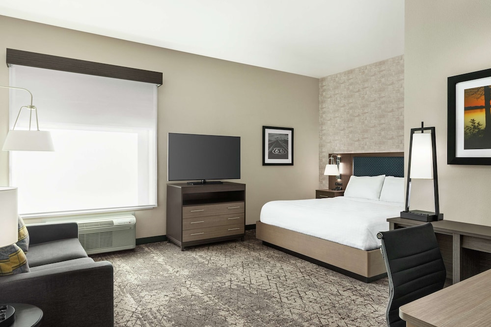 SUITE, KING BED, ACCESSIBLE