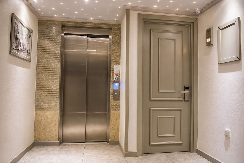 Mayer Hotel 10/48
