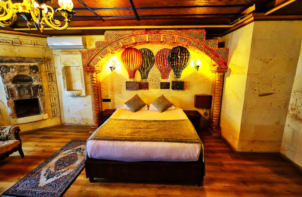 جناح عائلي بسرير كوين وسريرين منفصلين بشرفة بغرفتي نوم، Empire Cave Hotel 2/3