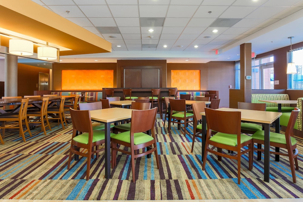Fairfield Inn Suites Cuero 39/54
