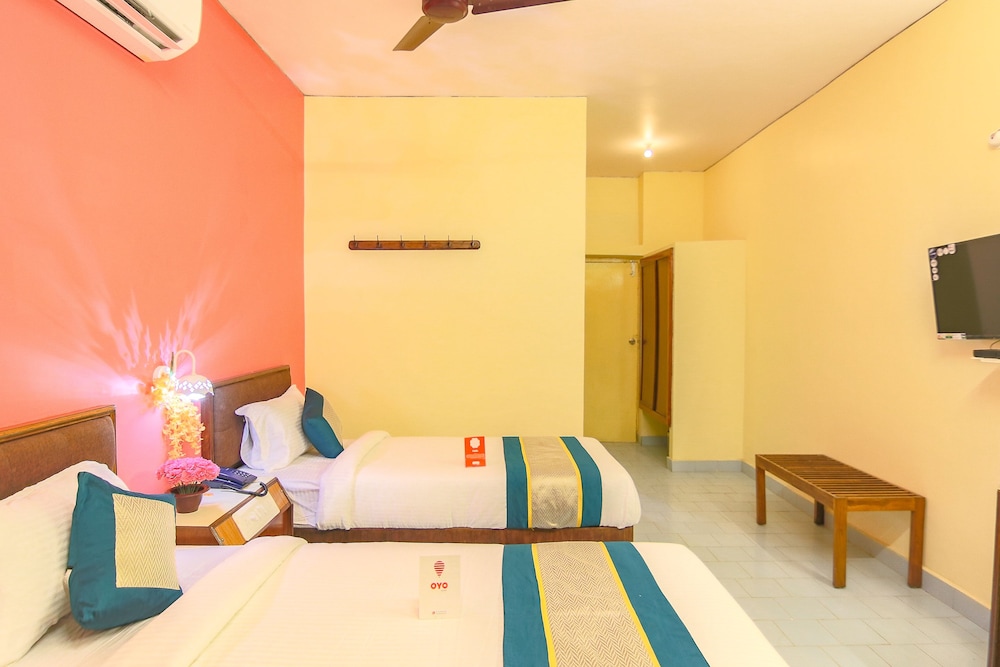 Oyo 10709 Hotel Sbt 4/23