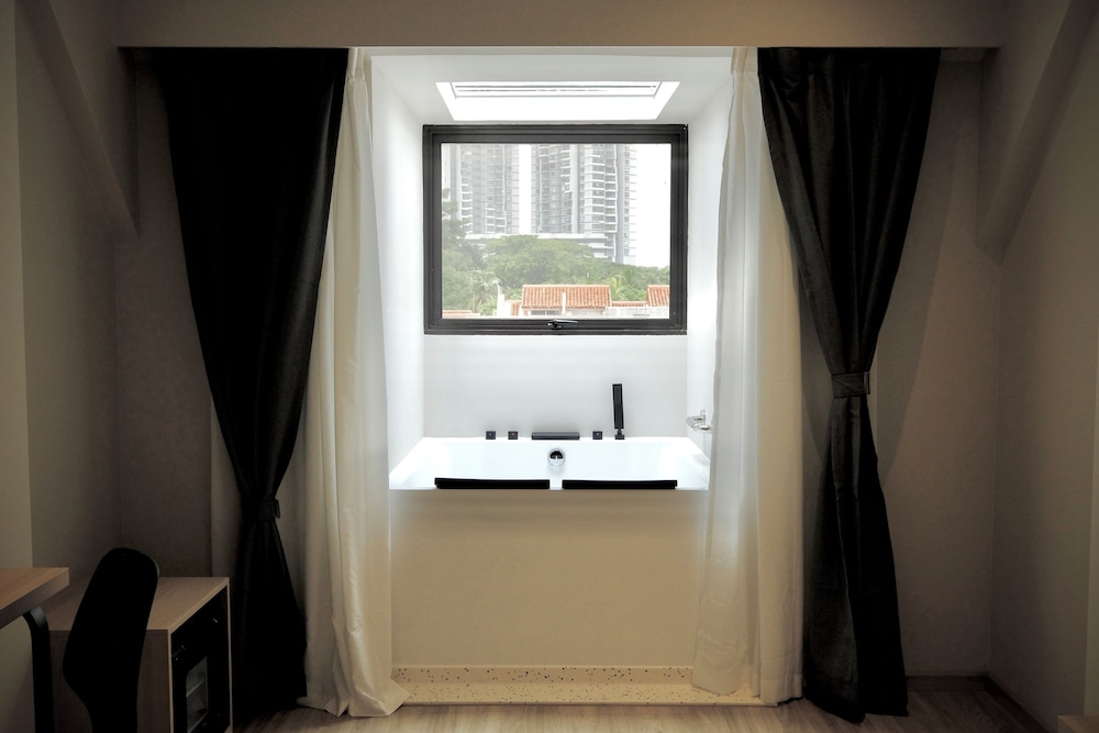 Rest Bugis Hotel 8/73