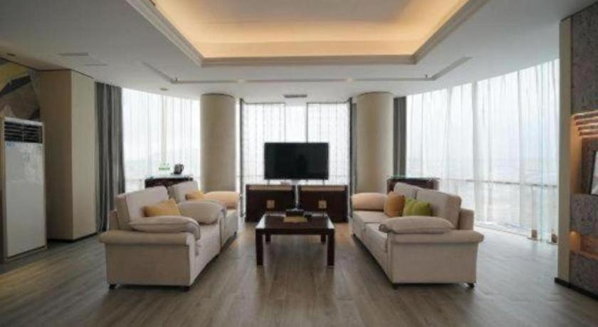 Foshan Huaxia Pearl Hotel 56/82