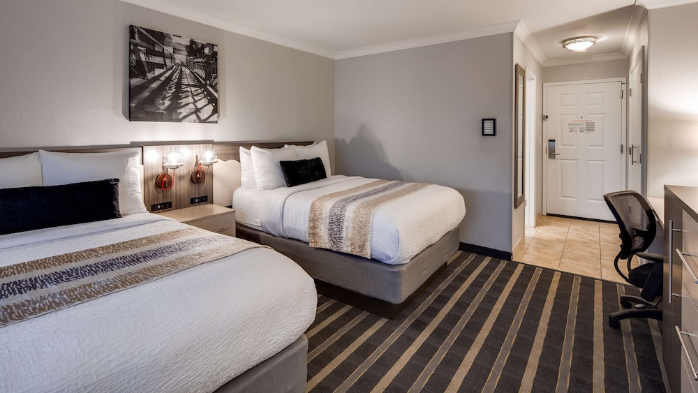 Best Western Plus Milwaukee West 17/45