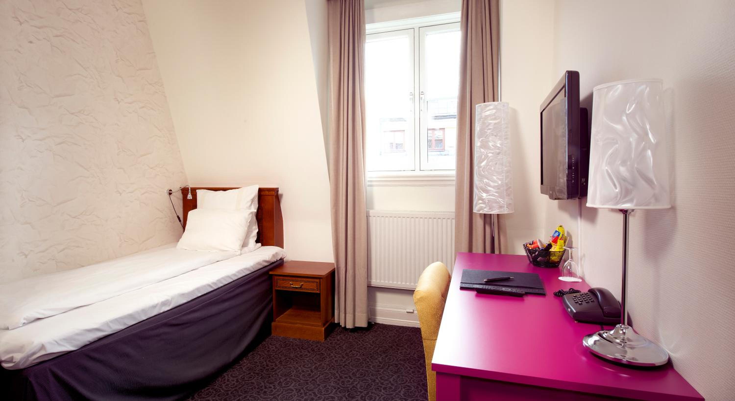 Petite, Classic, Single Bed