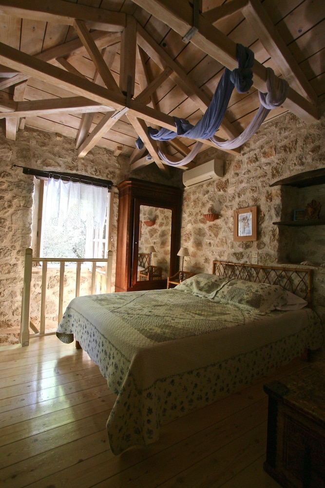 Pavezzo Country Retreat 25/45