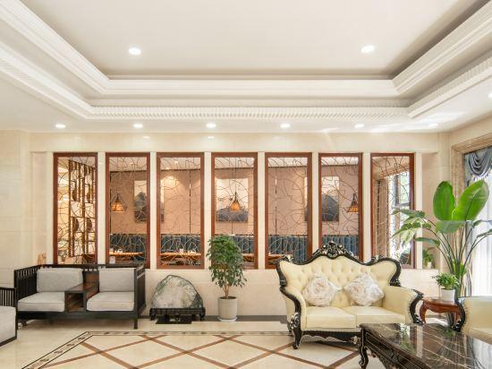 Huhua International Hotel (Shanghai Heqing Road) 23/27