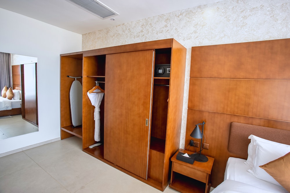 Alisa Hotel Tema 20/20