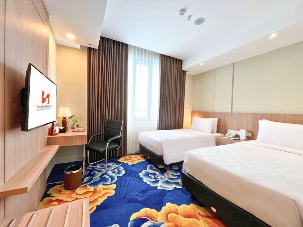 Superior, Deluxe, Twin Beds, Queen Bed
