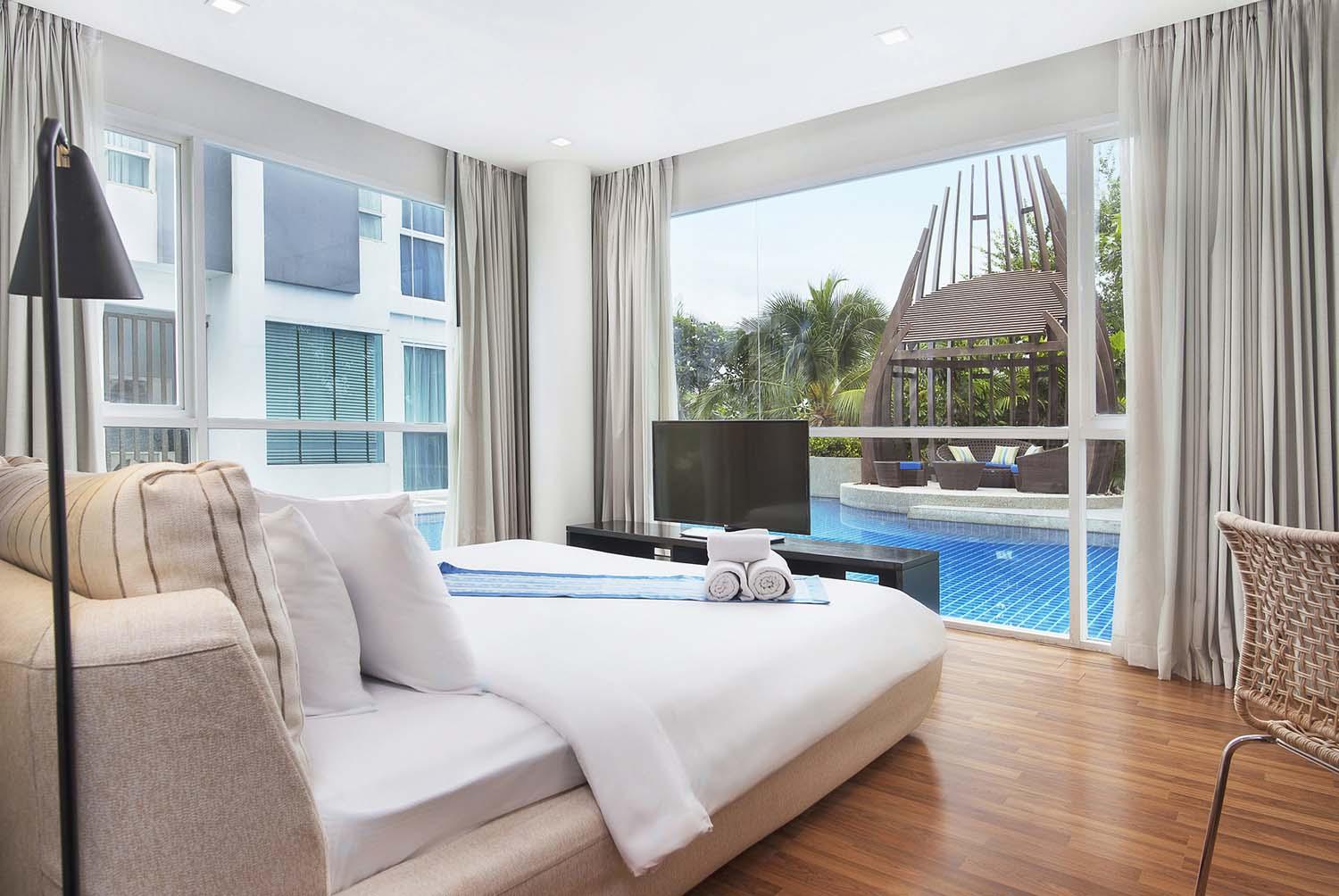 2 BEDROOM CORNER SUITE POOL ACCESS