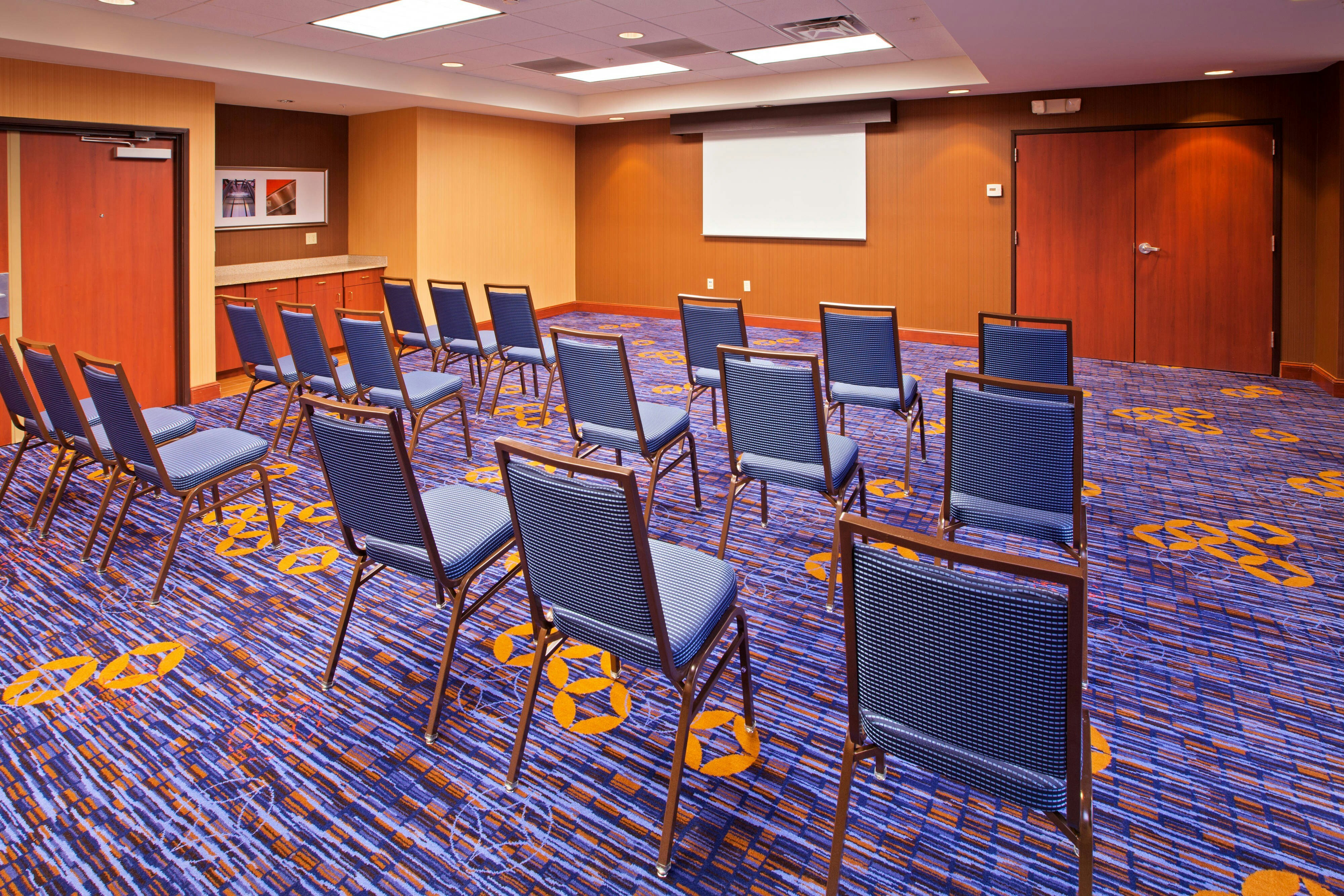 Courtyard by Marriott Louisville Northeast 7/11