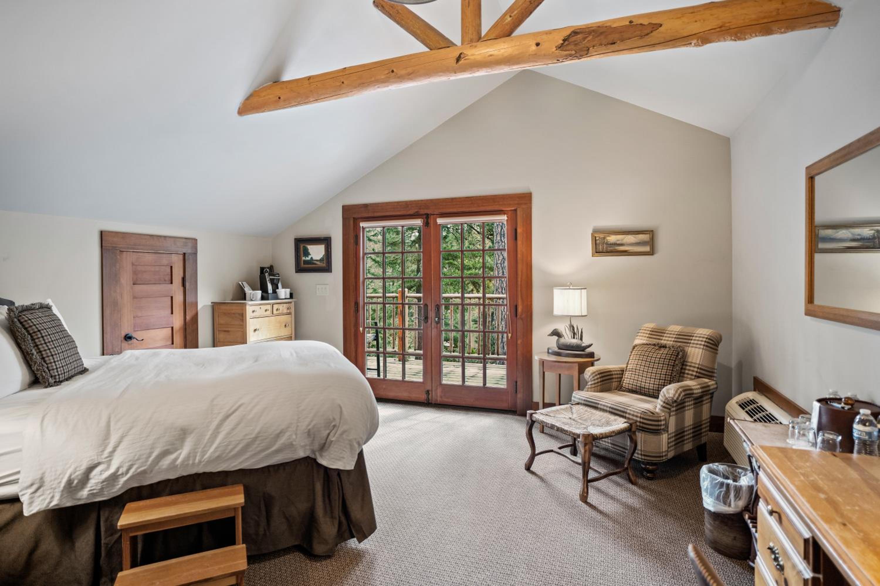 Lodge, Queen Bed, Balcony