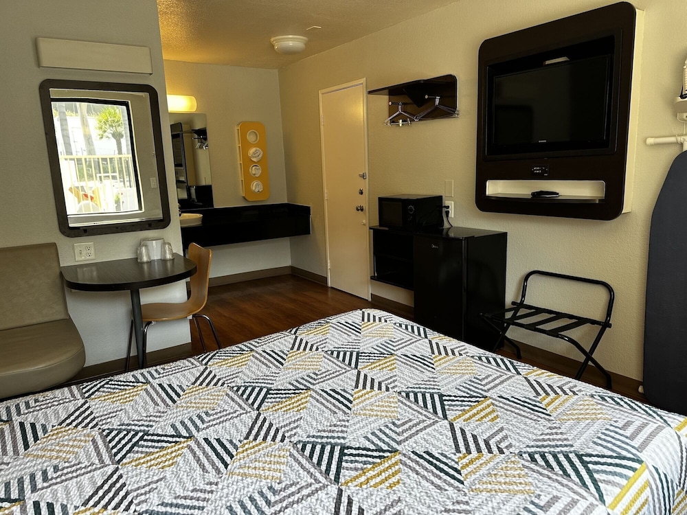 Motel6 San Diego Hotel Circle Mission Valley 48/61