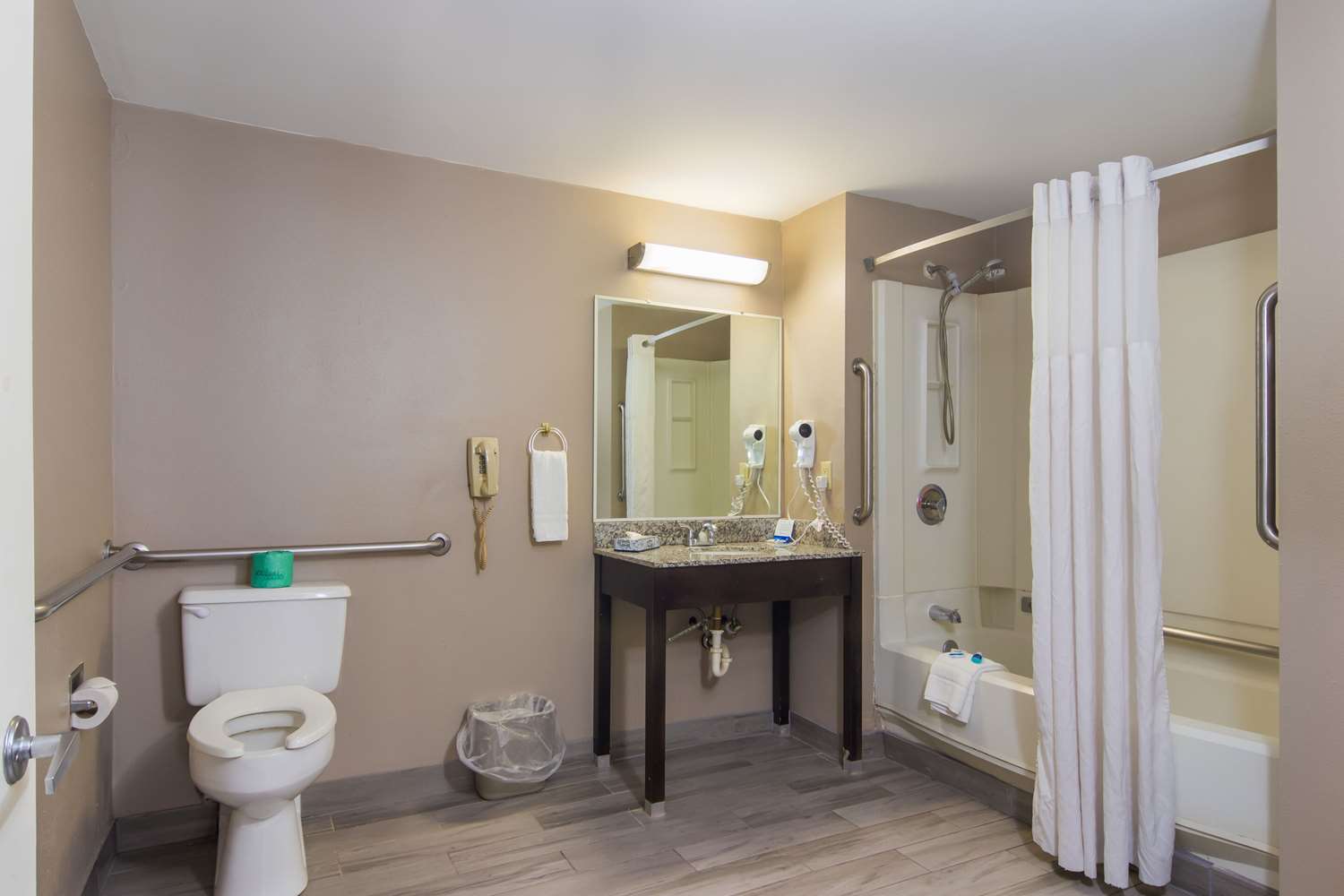 Rodeway Inn and Suites Monroeville Pittsburgh 41/42
