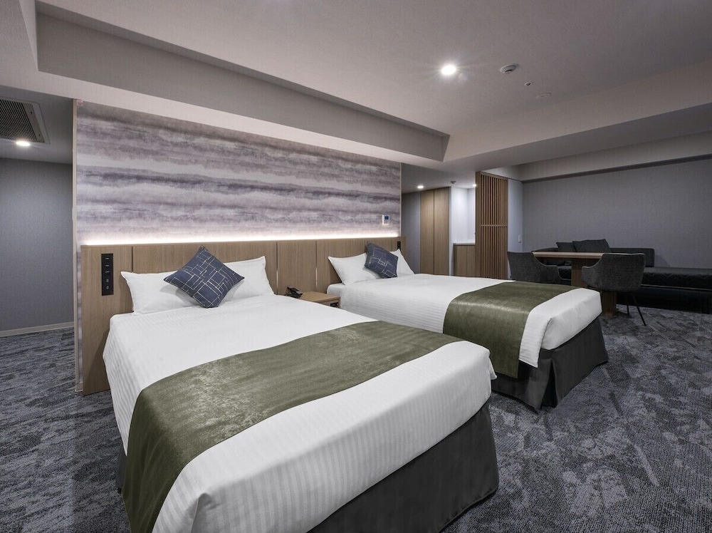 RENOVATED, DELUXE, TWIN BEDS