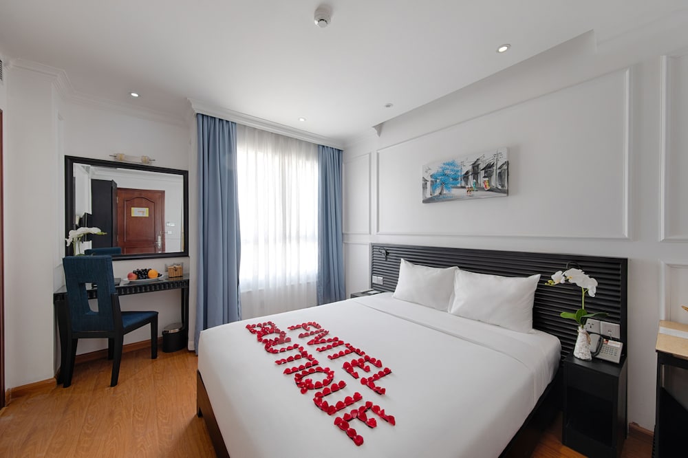 DELUXE, DOUBLE BED, CITY VIEW