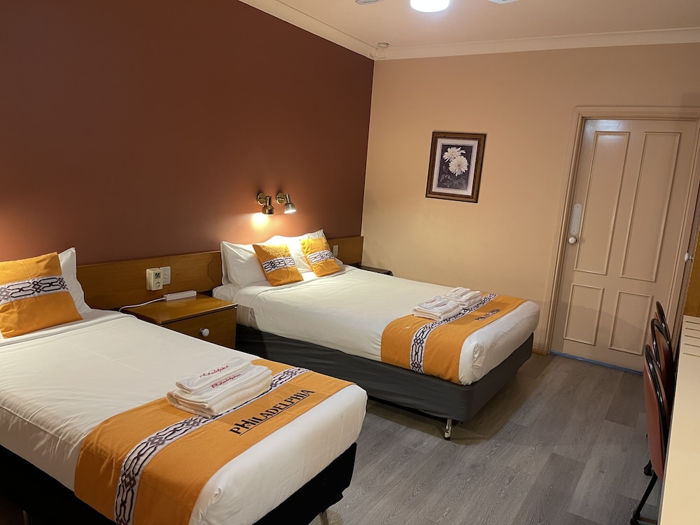 Standard, 1 Queen and 1 Single Bed