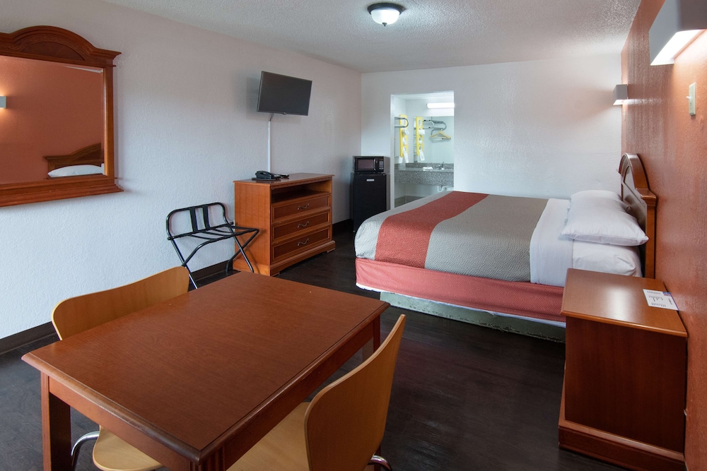Motel6 Montgomery, AL - Coliseum 17/25