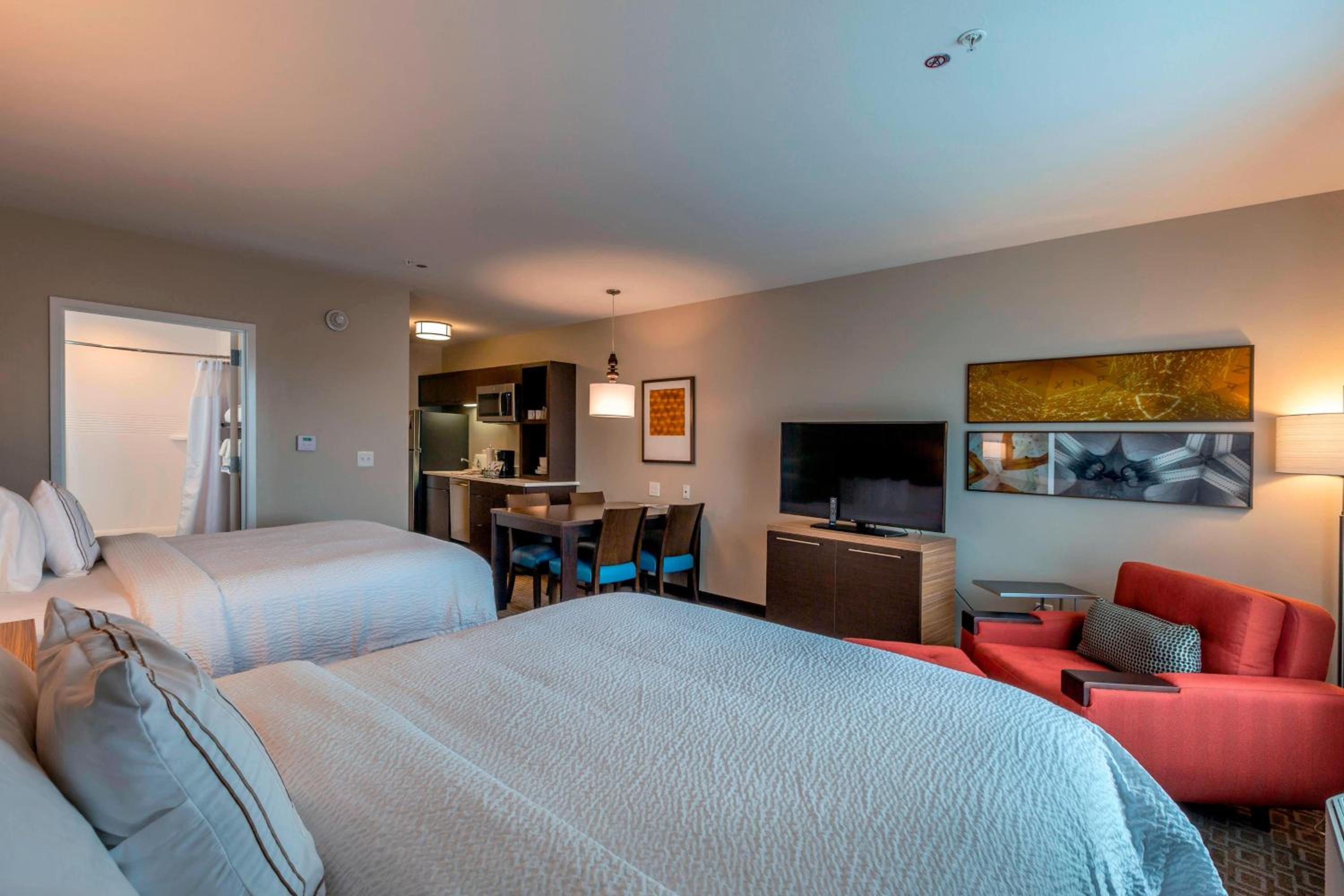 STUDIO, 2 QUEEN BEDS, ACCESSIBLE