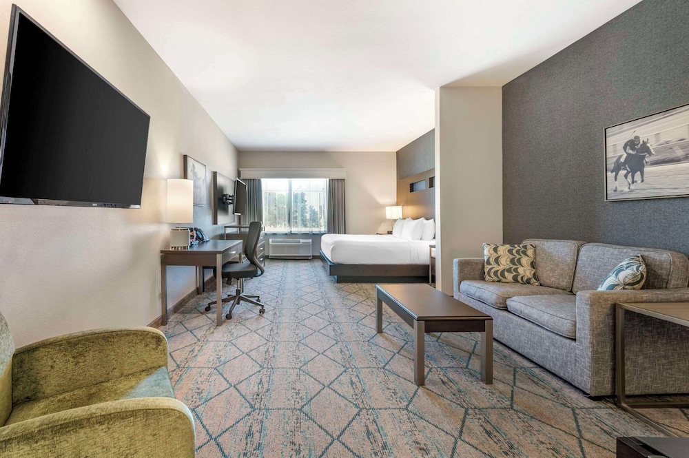 Comfort Inn & Suites Clarksville - Louisville North 47/69