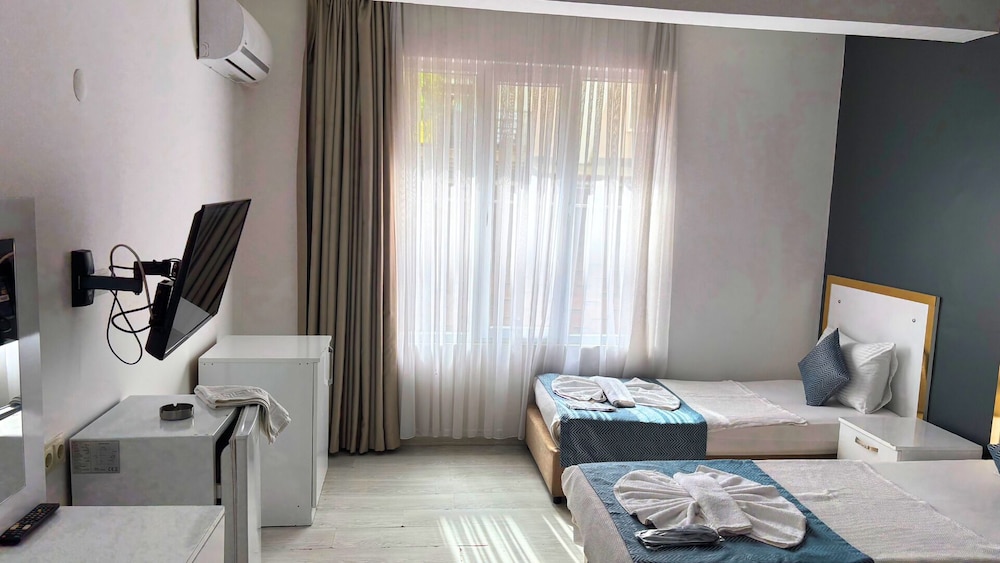Moonbow Beach Hotel 18/50