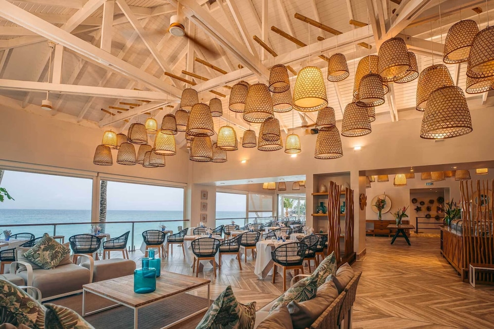 Carana Beach Hotel 48/68