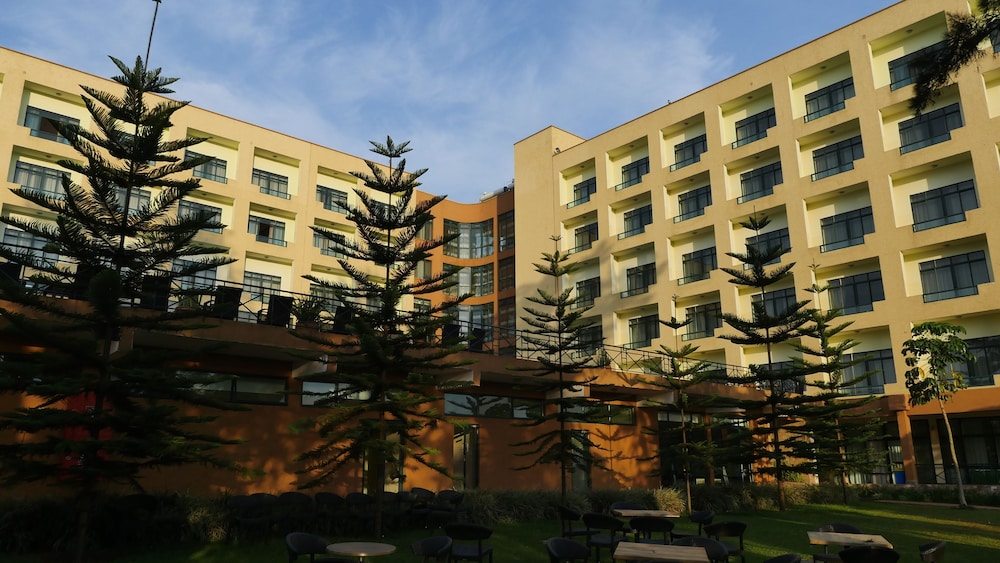 Gorillas Golf Hotel 8/55