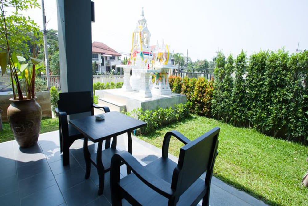 Aziss Boutique Hotel 49/54